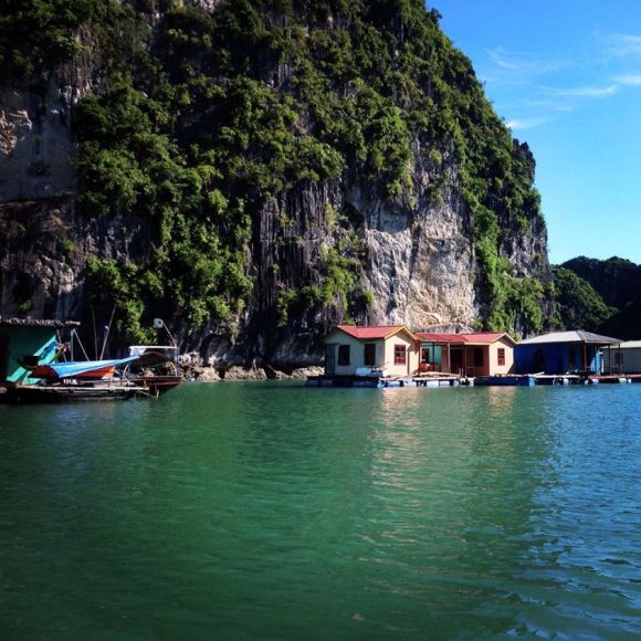 A seemingly abandoned fishermen's floating village in Ha Long Bay. 